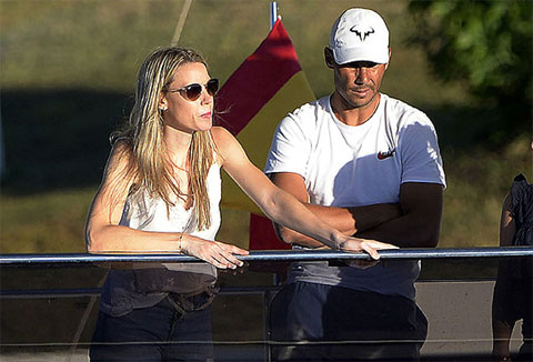 Em gái của Nadal tỏ ra hào hứng khi ngắm biến trên du thuyền mới