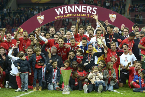 Trong ký ức của HLV Juande Ramos (ảnh chủ), chức vô địch UEFA Cup 2005/06 cùng Sevilla rất đặc biệt đối với ông
