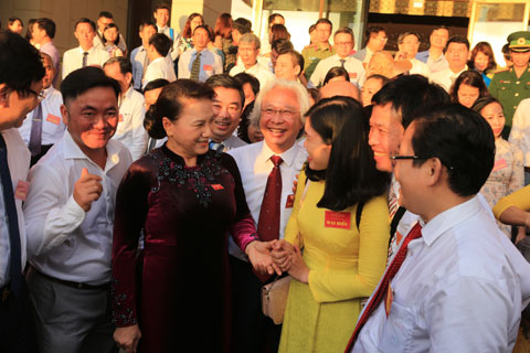 Chủ tịch Quốc hội Nguyễn Thị Kim Ngân giao lưu với các đại biểu tham dự Hội nghị “Gặp mặt, tuyên dương Người làm báo tiêu biểu”
