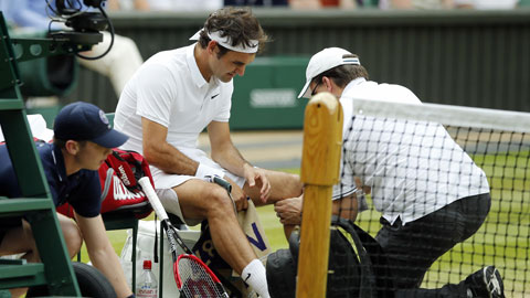 Điều gì đã xảy ra với đầu gối của Federer?