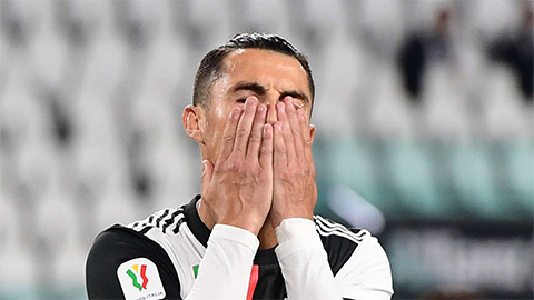 HLV Sarri nói gì về cú phạt đền hỏng ăn của Ronaldo ở trận gặp Milan?