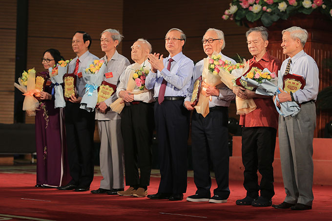 Các nhà báo lão thành được tuyên dương