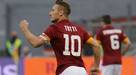 Tương lai Pellegrini (ảnh chủ) sẽ kế nhiệm chiếc áo số 10 và băng đội trưởng của huyền thoại Totti tại Roma