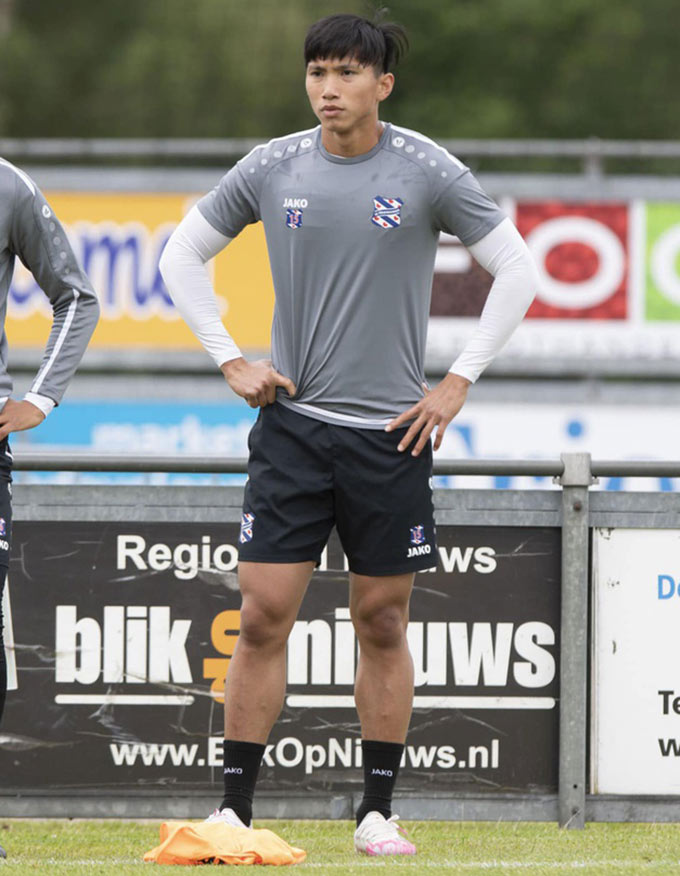 Hậu vệ Đoàn Văn Hậu vãn tiếp tục tập luyện cùng Heerenveen, bất chấp quá trình thương thảo giữa Hà Nội FC và Heerenveen xoay quanh anh vẫn chưa có tín hiệu mới