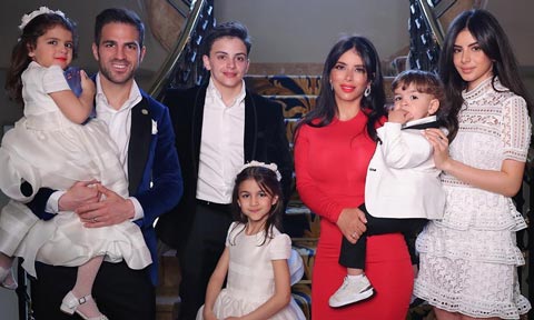 Gia đình đông con và hạnh phúc của Fabregas và Daniella