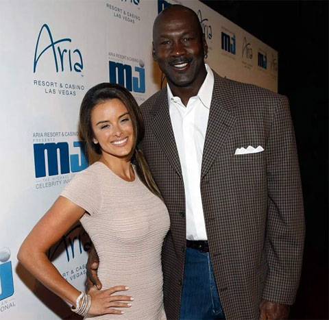 Cựu siêu sao bóng rổ Michael Jordan (57 tuổi) hơn vợ Yvette Prieto 16 tuổi