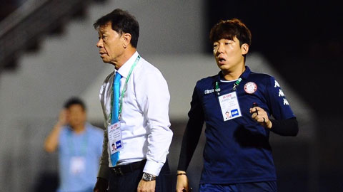 Khó khăn đang chờ đón thầy trò HLV Chung Hae Soung sau chuỗi trận thi đấu không tốt 	Ảnh: Quốc An