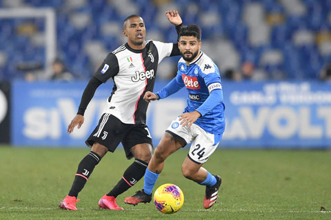 Với lực lượng mạnh nhất và bản lĩnh ở những trận đấu lớn, Napoli (phải) đủ sức đánh   bại Juve lần thứ hai ở mùa này để đăng quang tại Coppa Italia