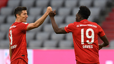 Lewandowski và Davies lập kỷ lục trong ngày Bayern bảo vệ thành công chức vô địch Bundesliga