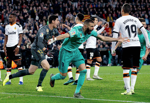 Điểm tựa sân nhà sẽ giúp Benzema (số 9) và đồng đội đánh bại Valencia