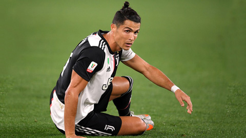 Ronaldo lại vô duyên với chấm luân lưu, thành tích kém hẳn Messi Ronaldo lại vô duyên với chấm luân lưu, thành tích kém hẳn Messi