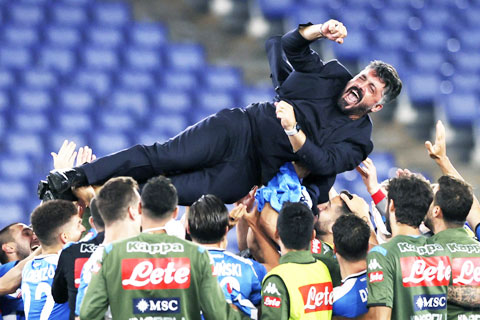 Mới trải qua 17 trận tại Napoli nhưng HLV Gattuso đã giúp đội bóng giành danh hiệu