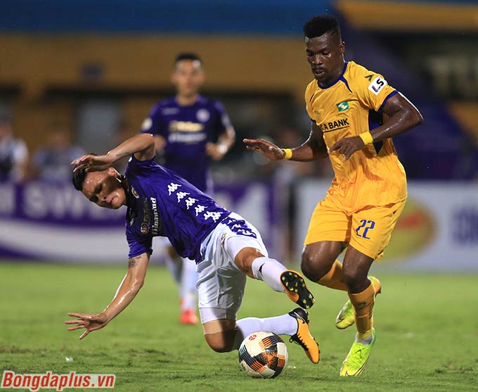 HLV Chu Đình Nghiêm quyết định tung Quang Hải vào sân ở 20 phút cuối trận 