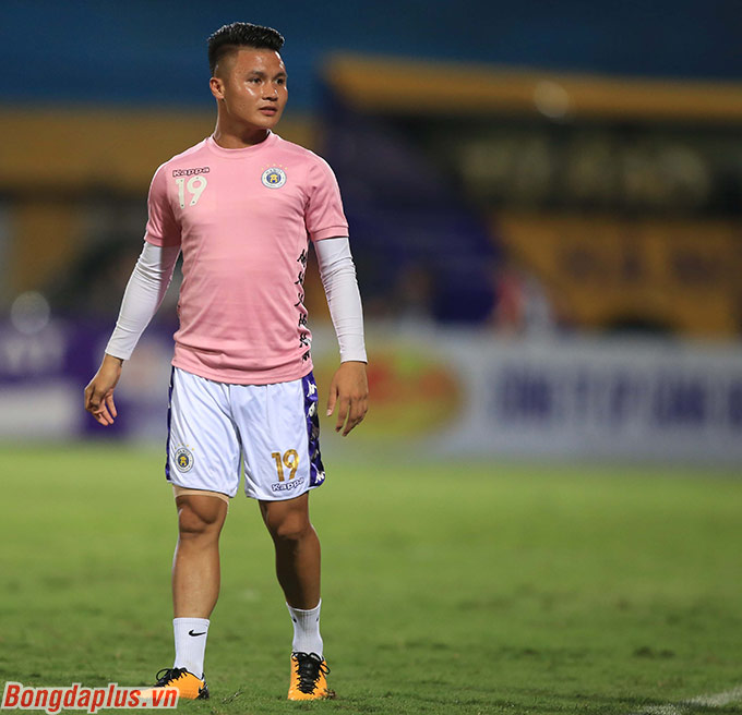 Trước đó, HLV Chu Đình Nghiêm xác nhận Quang Hải không thể đá chính khi Hà Nội FC đối đầu với SLNA