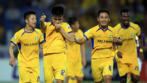Văn Lắm (12) ăn mừng sau khi ghi bàn thắng duy nhất trên sân Hàng Đẫy	Ảnh: Minh Tuấn