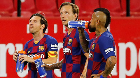 Bị rơi điểm trước Sevilla, Messi và đồng đội đã mất quyền tự quyết trong cuộc đua vô địch với Real