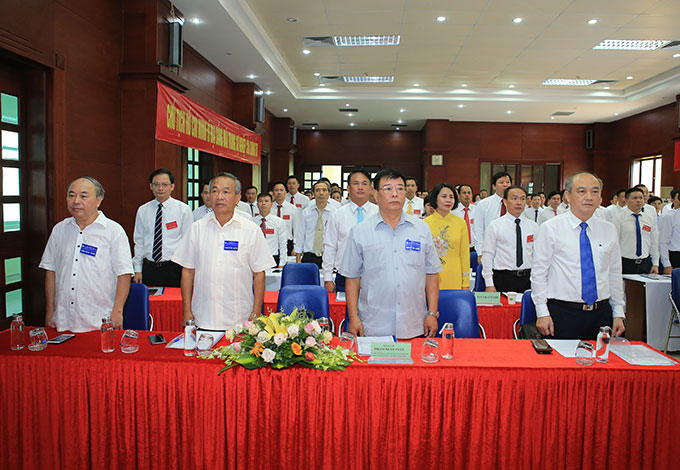 Đồng chí Vương Bích Thắng (bìa phải) - Phó Bí thư Đảng ủy Bộ VH-TT&DL, Bí thư Đảng ủy, Tổng cục trưởng Tổng cục TDTT