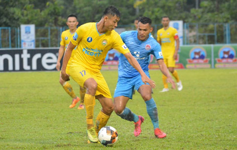 Phố Hiến (áo xanh) chỉ có 1 điểm trên sân F. Tây Ninh