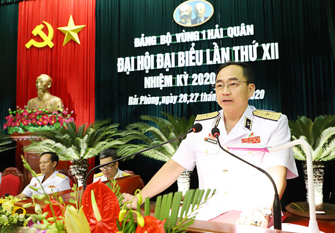 Đồng chí Chuẩn Đô đốc: Trần Thanh Nghiêm - Ủy viên Thường vụ, Phó Tư lệnh, Tham mưu trưởng Quân chủng Hải quân dự và chỉ đạo Đại hội 