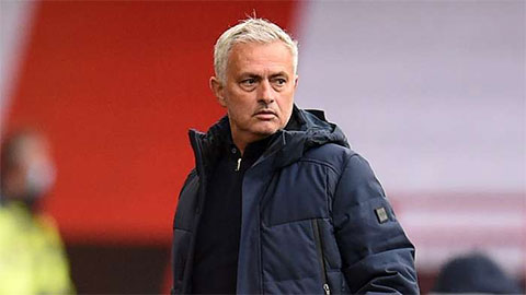 HLV Mourinho lại nói xấu trọng tài sau trận Tottenham thua đau Sheffield United
