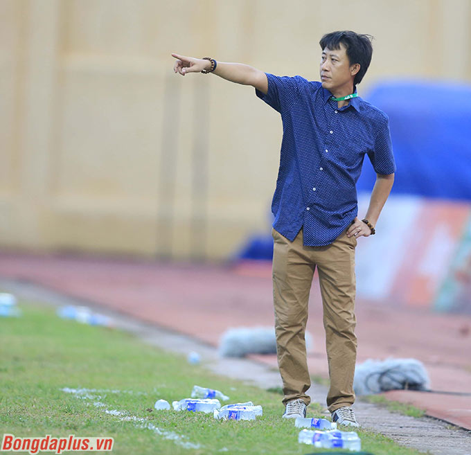 HLV Nguyễn Thành Công của Thanh Hóa có thể tiếc nuối khi Hoàng Vũ Samson bỏ lỡ quả phạt đền ngay từ phút thứ 2 trướcThan.QN ở vòng 7 V.League 2020 