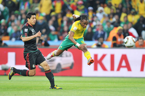Khoảnh khắc Tshabalala ghi bàn đầu tiên của World Cup 2010