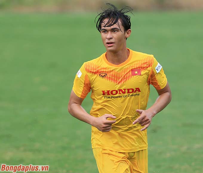 Bố dượng sợ bố đẻ sẽ lấy lại tôi. Tôi hạnh phúc vì tình cảm mà ông giành cho tôi như vậy