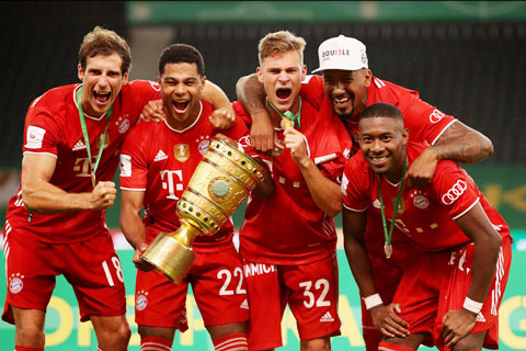 Các cầu thủ Bayern ăn mừng chức vô địch Cúp Quốc gia 2020