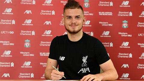 Liverpool ký hợp đồng chuyên nghiệp đầu tiên với Harvey Elliott