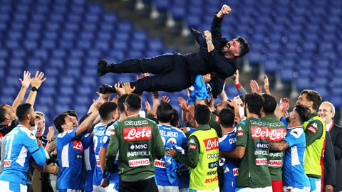 Thầy trò Gattuso ăn mừng chức vô địch Coppa Italia 2020