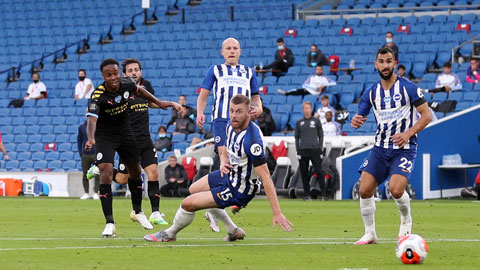 Sterling ngày càng thăng hoa với cú hat-trick vào lưới Brighton
