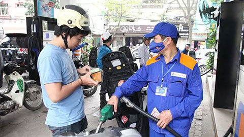 Giá xăng, dầu đứng yên sau 4 kỳ tăng liên tiếp
