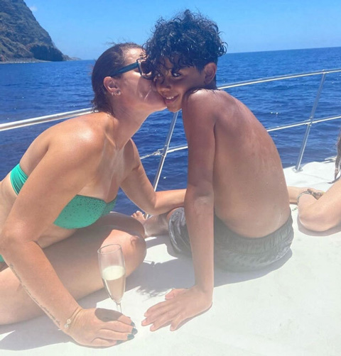 Chị gái Elma của Ronaldo đã đăng video Cristiano Jr đi moto nước lên MXH và khiến cả gia đinh gặp rắc rối