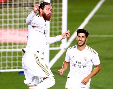 Ramos (trái) đang là chân sút tốt thứ nhì của Real ở La Liga mùa này