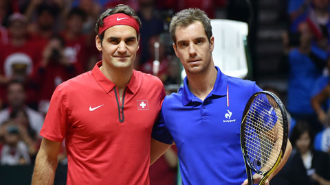 Gasquet cho rằng kỹ thuật đỉnh cao của Federer (bên trái) giúp tay vợt này vẫn áp đảo các đối thủ dù đã 38 tuổi