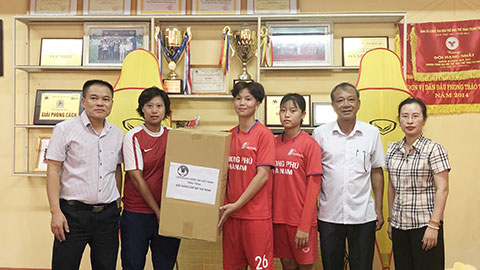 VFF trao tặng trang thiết bị và dụng cụ tập luyện cho các CLB bóng đá nữ