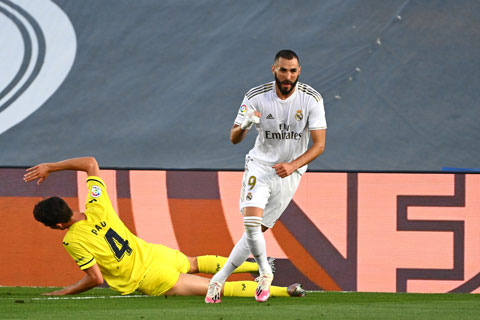 Benzema ghi cả 2 bàn thắng vào lưới Villarreal rạng sáng qua