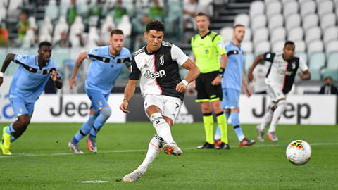 Ronaldo lập cú đúp giúp Juventus tiến gần hơn tới chức vô địch