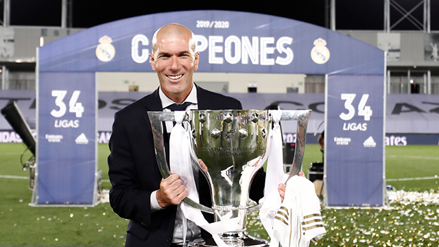 Zidane cùng chiếc cúp La Liga 2019/20