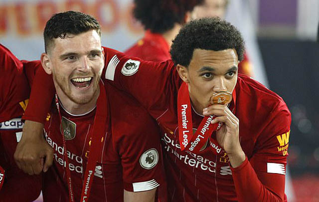 Bộ đôi hậu vệ Robertson và Alexander-Arnold đã góp công lớn giúp Liverpool vô địch Ngoại hạng Anh