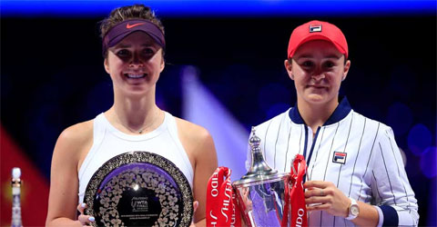 Năm ngoái, Ashleigh Barty hạ Elina Svitolina (trái) để giành chức vô địch ngay lần đầu ra mắt WTA Finals