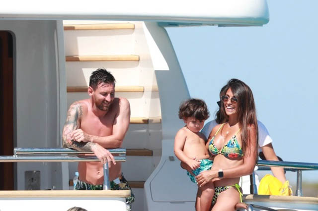 Khoảnh khắc thư giãn của Messi bên cô vợ Antonella Roccuzzo cùng con nhỏ sau thời gian dài thi đấu