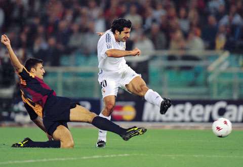 Tròn 20 năm trước, chủ tịch Perez đưa Figo về Real để sau này anh thành huyền thoại ở sân Bernabeu