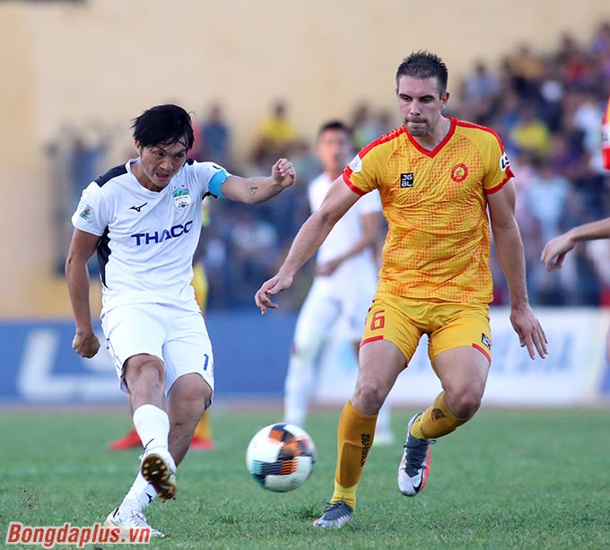 Trở lại trận đấu giữa Thanh Hóa và HAGL, hai đội cầm chân nhau với tỷ số 0-0.