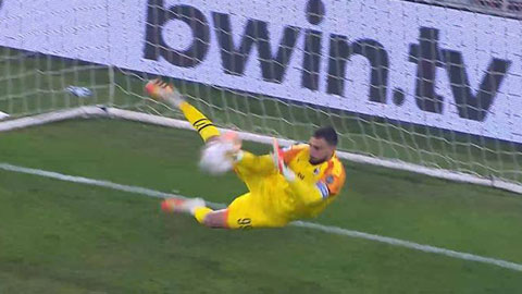 Pha cản phá penalty ngoạn mục của Donnarumma ở trận gặp Sampdoria rạng sáng qua