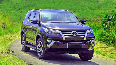 Toyota Fortuner giảm giá mạnh đón phiên bản mới, đe Hyundai Santa Fe, Ford Everest