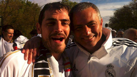 Gạt mâu thuẫn trong quá khứ, Mourinho ngợi khen trò cũ Casillas