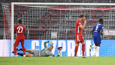 Thủ thành Neuer lại mắc sai lầm, trong tình huống Chelsea rút ngắn tỷ số xuống 1-2