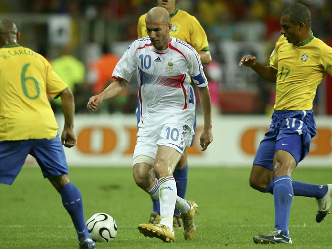 Không dễ để lấy bóng trong chân của Zidane