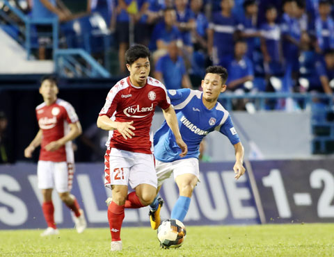 Công Phượng (trái) và đồng đội sẽ gặp nhiều khó khăn nếu tiến sâu tại AFC Cup Ảnh: Phan Tùng